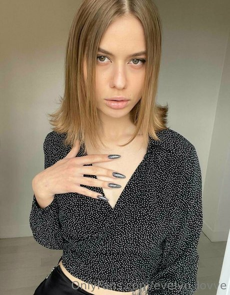 evelyn lovve naked model picture