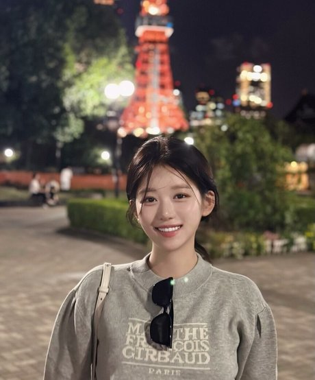 Solvely sexy actress pics