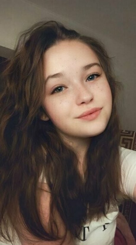 elisenextdoor art actress images