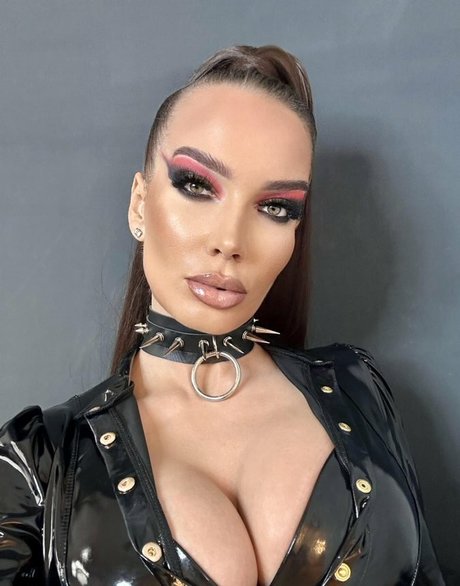 Mistress Ultraviolence pretty actress pics