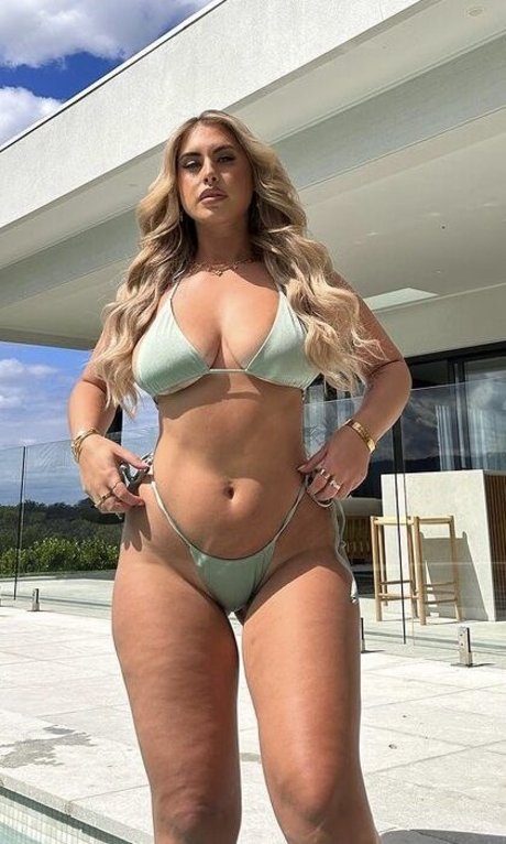 Areilla Nyssa model erotic images