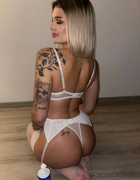 Madzia Loskot nude pornstar pic