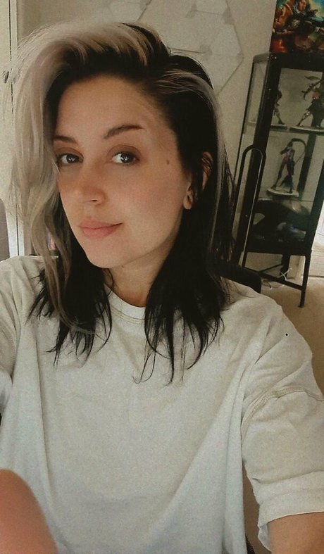 Sooshi sexy model photo