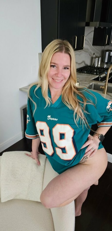 Hotwifejuniper adult model pics