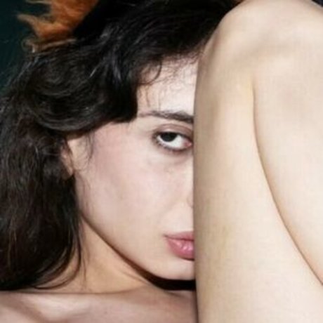 Deeronmoon naked actress image