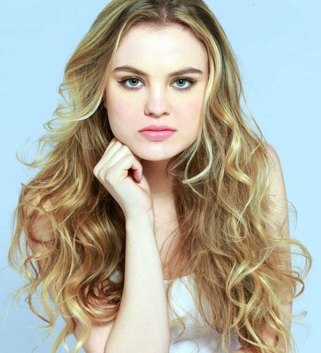 Zandi Holup star free photos