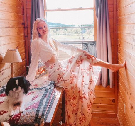 Zandi Holup porn model galleries