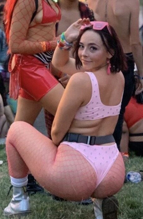 PeachsnBean pornstar beautiful pics