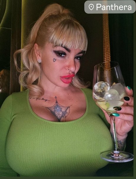 Amanda X pornstar xxx pic