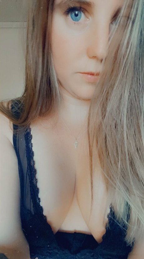 blueeyesbombshell high quality pornstar photo