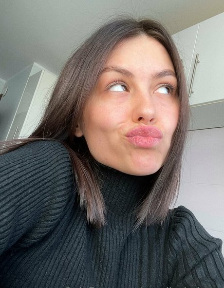 amelia holmes perfect model picture