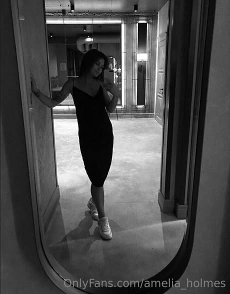 amelia holmes nude star gallery