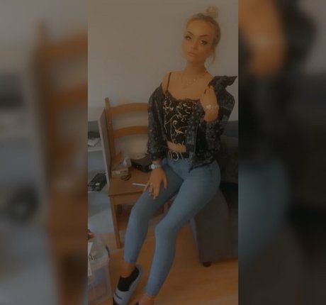 MissLolly star adult pic