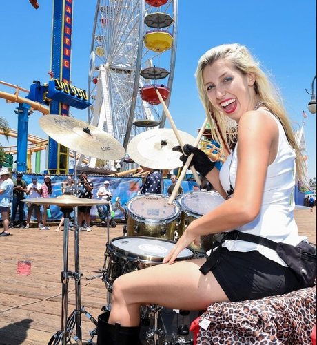 Abigail Cristea nude model pics