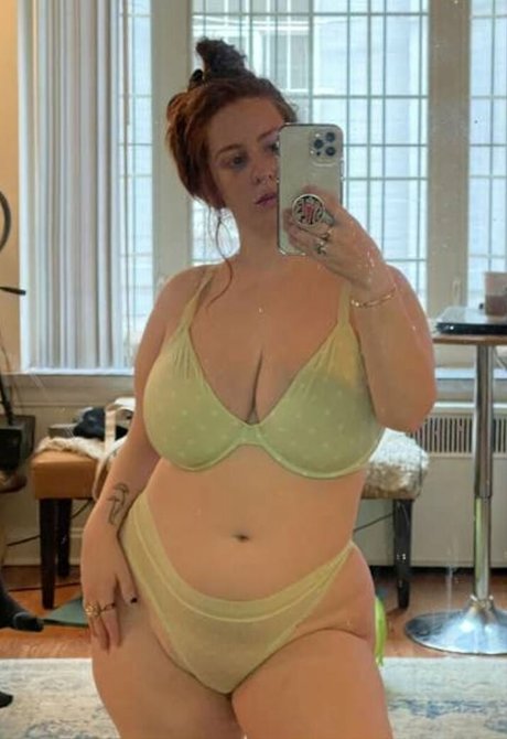 BaileyBell naked star photo