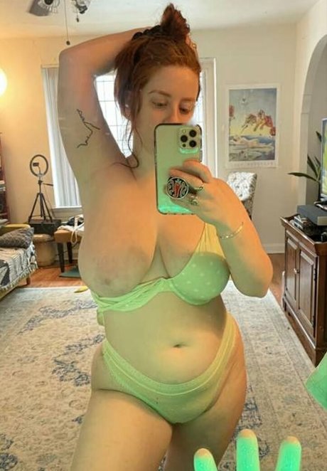 BaileyBell erotic model photo