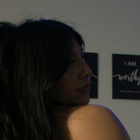 Dahlia Santiago adult model image