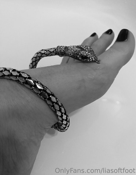 liasoftfoot beautiful actress img