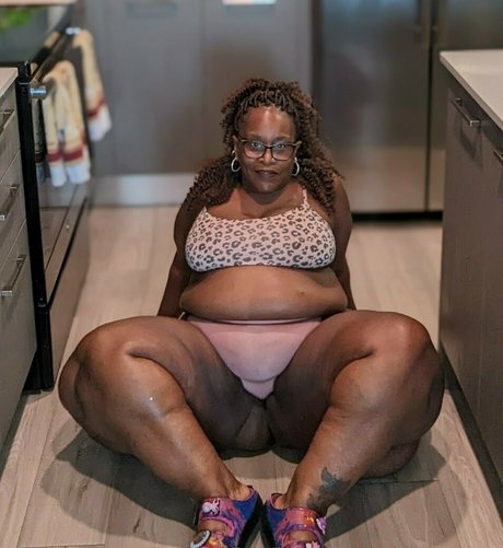 ms thickerthan naked star pictures
