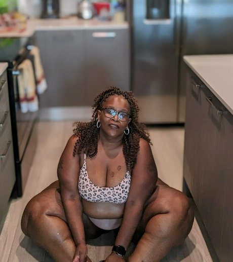 ms thickerthan nude actress photos