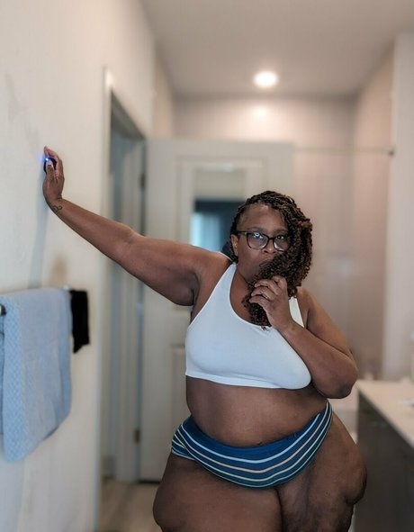 ms thickerthan naked actress photos