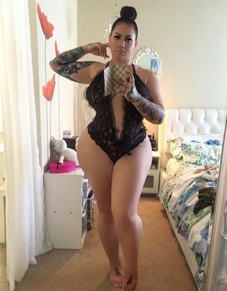 Elke Life hot model pic