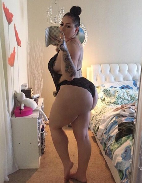 Elke Life model nude pics