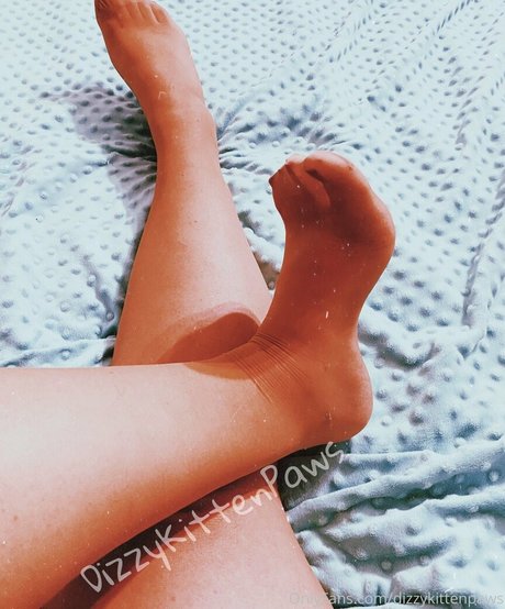 dizzykittenpaws pornstar nude archive