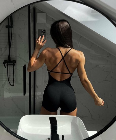 linasphysique star photo