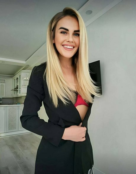 blonde hairy pussy onlyfans exclusive picture