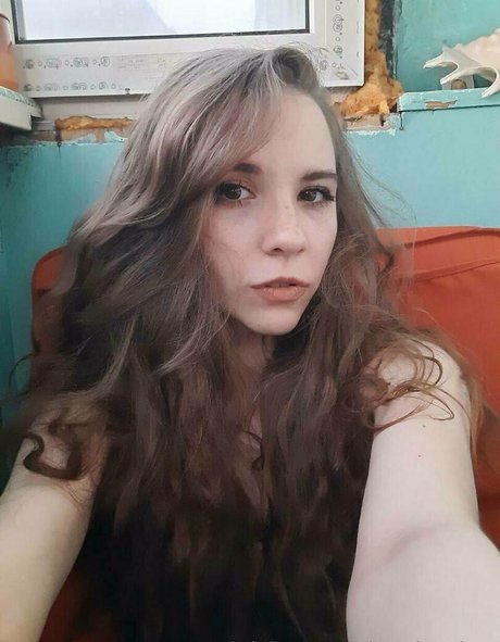 charming dora naked actress pics