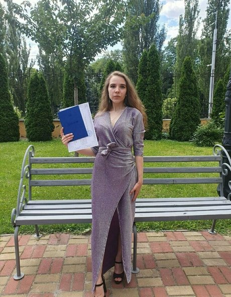 charming dora top actress pic