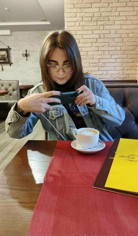 valiawixx hot actress images