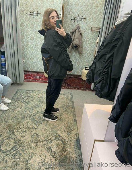 valiawixx erotic model galleries