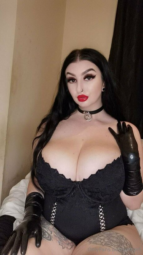 bustyaltgirl perfect actress photos