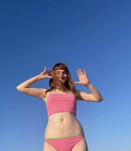 Ivy Wolk star top archive