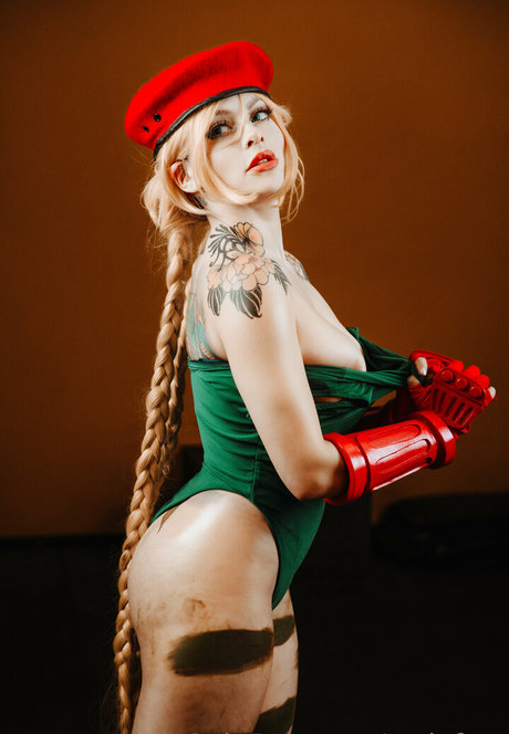 satinfree nudes model img