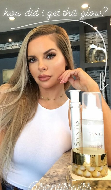 curvy shemale onlyfans naked image