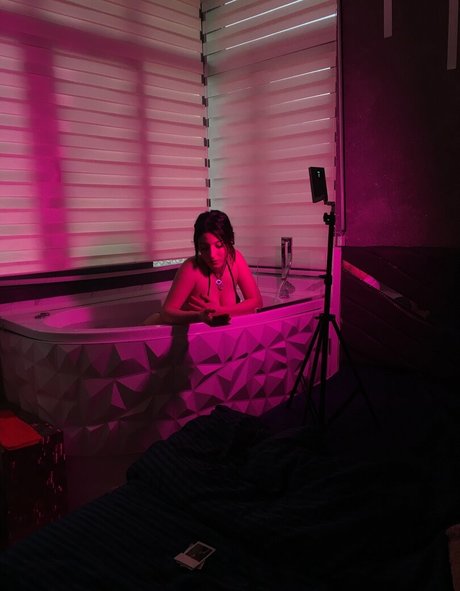 nadeleine pornstar nudes picture