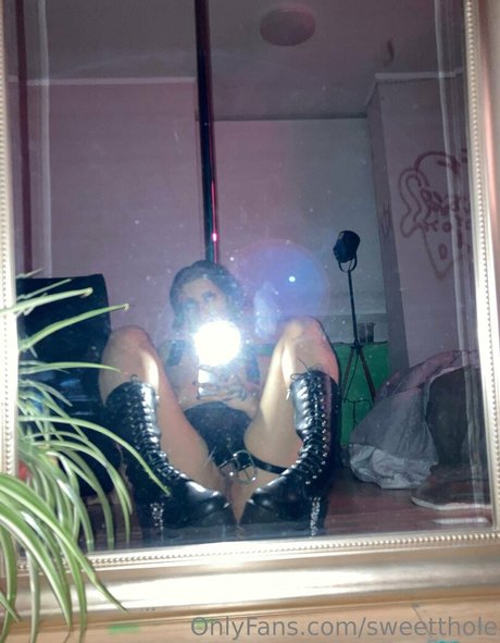 blonde muscle onlyfans pornographic image