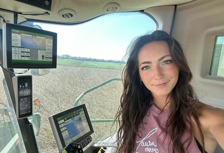 laura farms pornstar top img