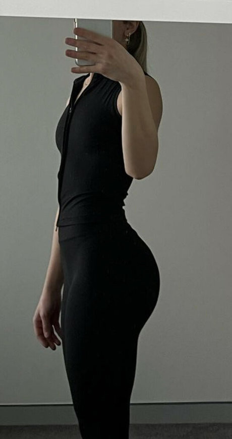 LaraNovaa_ exclusive actress gallery