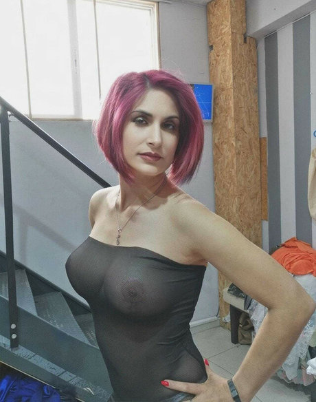 elenaxatzi sexy star pic