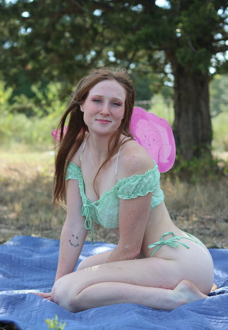 lil strawberry red top pornstar picture