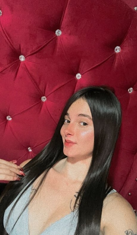 Lucyy tayy model top photo