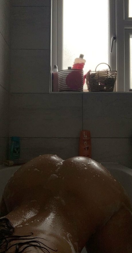 tiny onlyfans sexy image