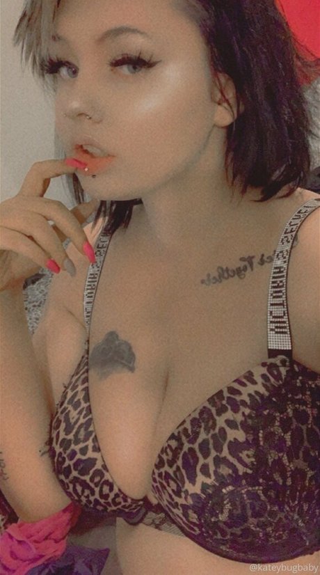 kateybugbaby model erotic pic