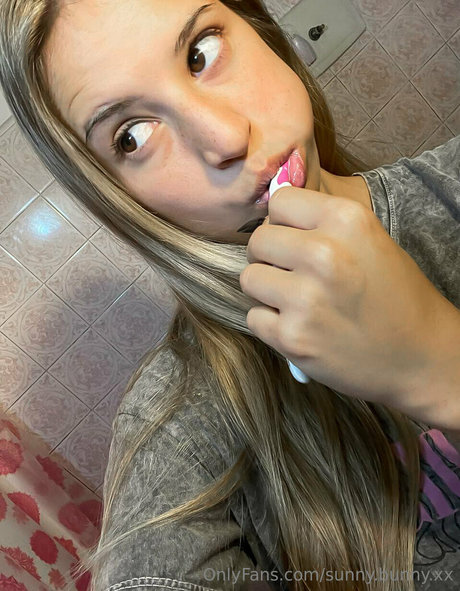 sunny bunny xx naked pornstar gallery