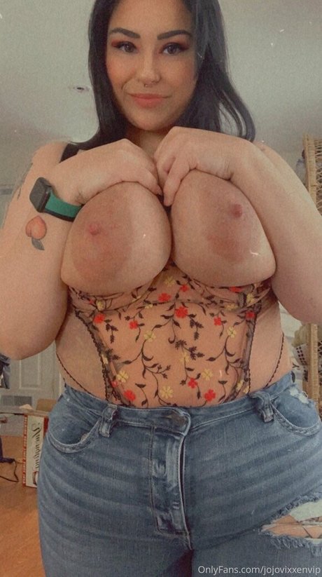 Vixxenjo adult model img