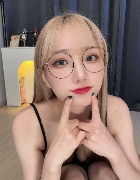 Woojungx4 pornstar nude pics